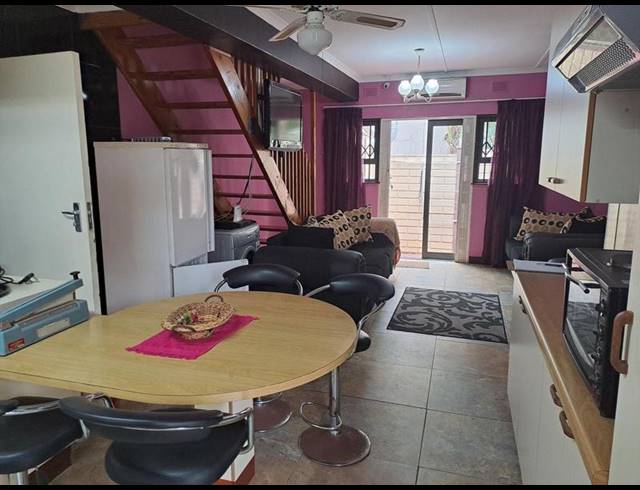 3 BEDROOM TOWNHOUSE FOR SALE IN UVONGO BEACH